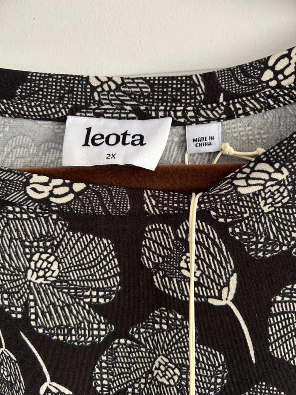 Leota Black and White Floral Long-Sleeve Scoop Neck Dress 2X - Picture 3 of 5